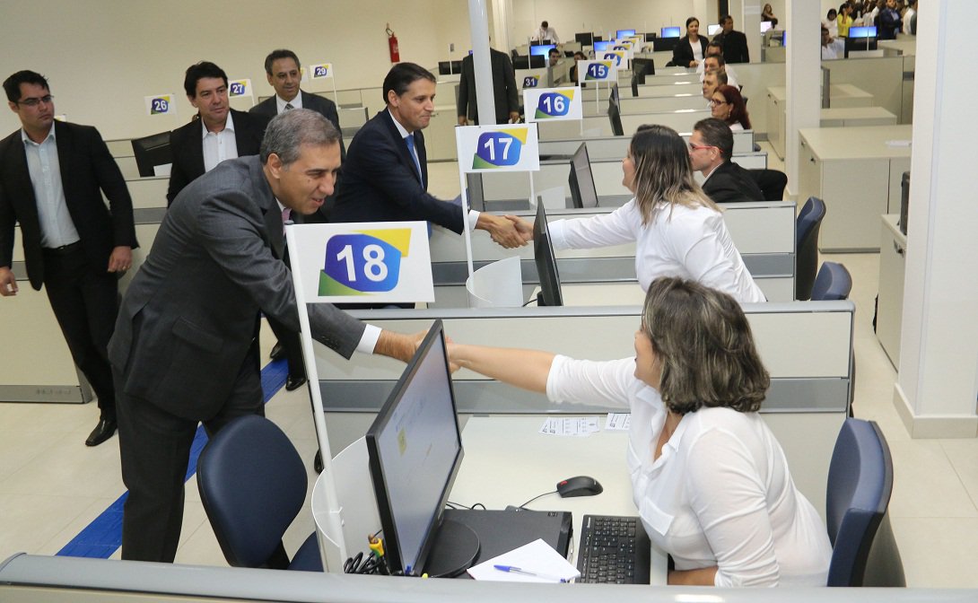 Em Goiânia Eliton inaugura 68ª unidade do Vapt Vupt Brasil 247