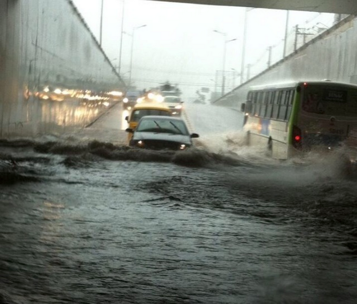 Chuva Forte Causa Estragos Na Capital E Inunda Viaduto Brasil