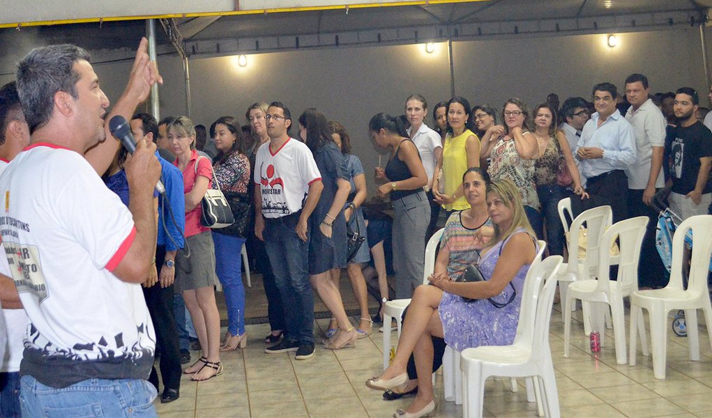 Em assembleia bancários decidem continuar greve Brasil 247