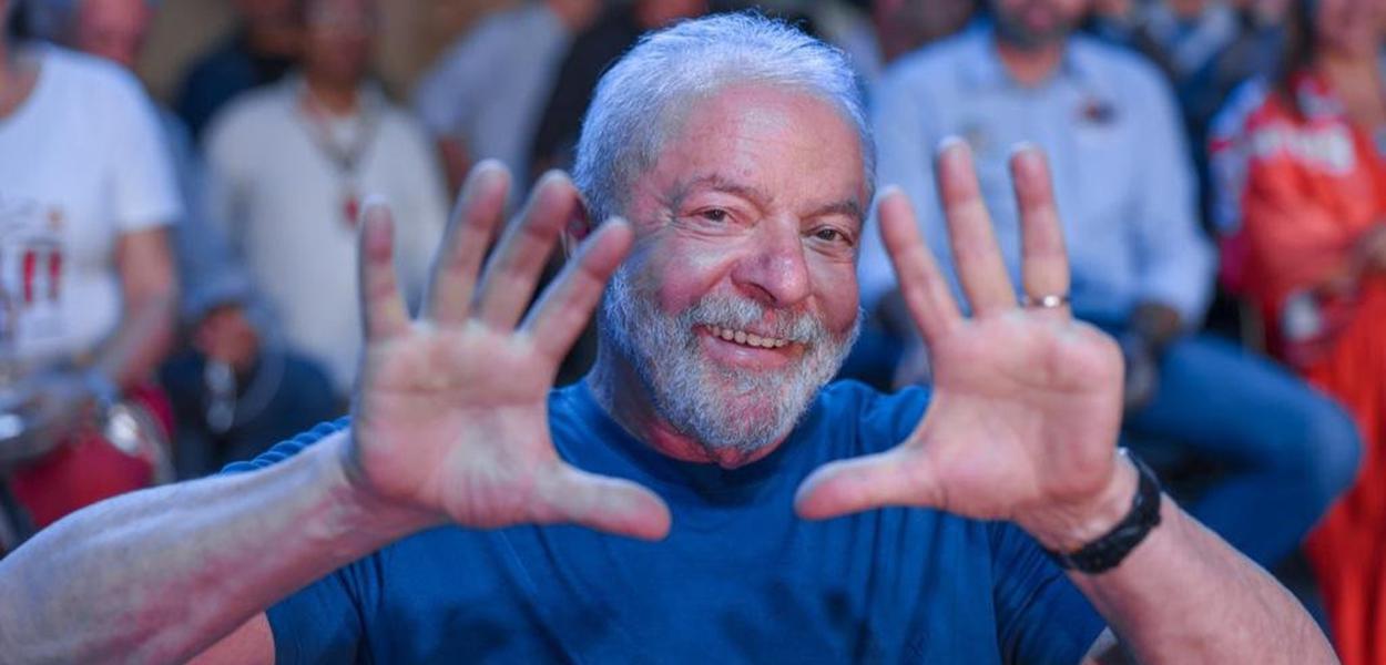 Lula Posa Seus Nove Dedos E Lembra Que Faltam Nove Dias Para Votar