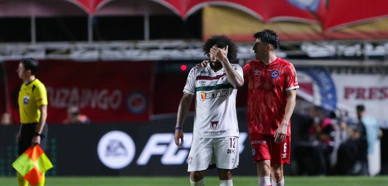 Marcelo Do Fluminense Quebra Perna De Defensor Do Argentinos Juniors