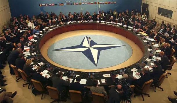 OTAN está se preparando para enviar forças dos EUA à fronteira norte da Rússia, diz especialista