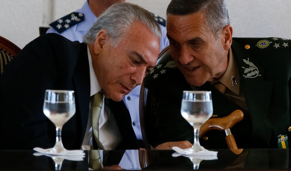  Michel Temer e o General-de-Exército Eduardo Villas Bôas