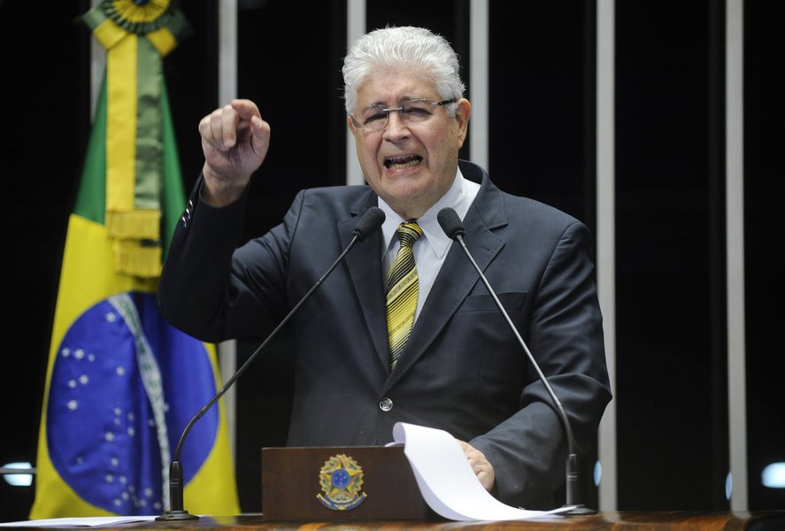 Senador Roberto Requião (PMDB-PR) propõe debate sobre reforma agrária e remessas de lucros