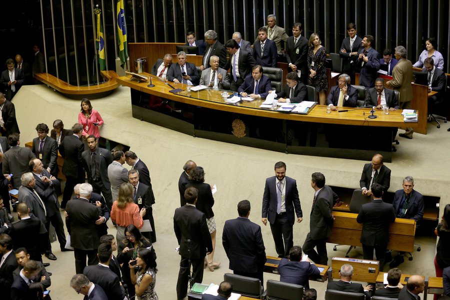Plenário da Câmara dos Deputados durante sessão para votação da intervenção federal na segurança pública do Rio de Janeiro (Wilson Dias/Agência Brasil)