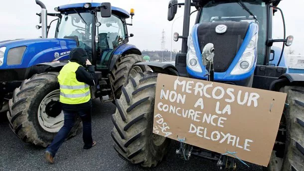 Agricultores franceses protestam contra o acordo entre o Mercosul e a União Europeia Reuters/Emmanuel Foudrot