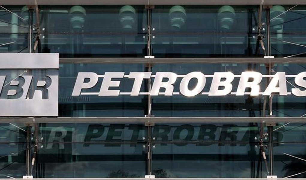 Logo da Petrobras na sede da companhia em Vitória, no Espírito Santo, Brasil 10/02/2017 REUTERS/Paulo Whitaker