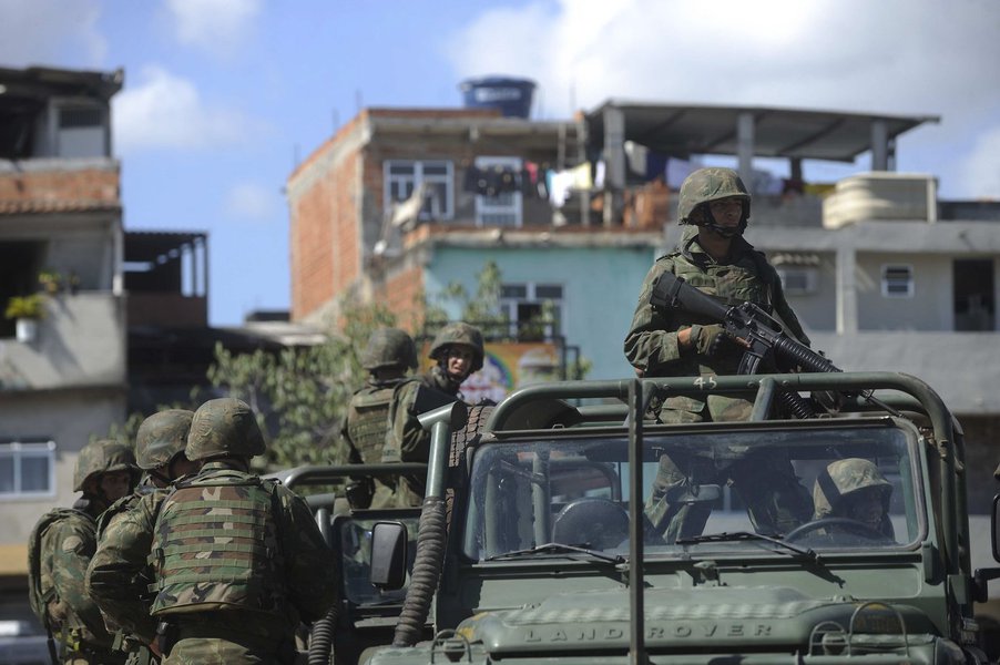 Ocupação militar favela no Rio