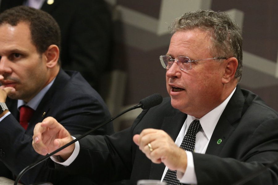 Brasília - Ministro da Agricultura, Blairo Maggi, defende a qualidade da carne brasileira durante audiência conjunta das Comissões de Agricultura e Reforma Agrária e de Assuntos Econômicos, no Senado (Valter Campanato/Agência Brasil)
