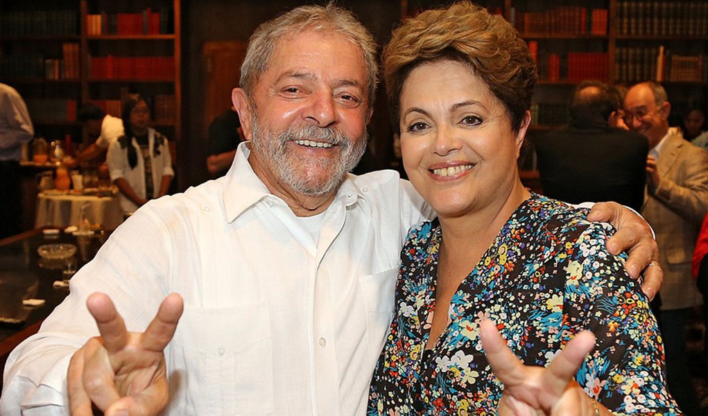 26/10/2014- Bras�lia- DF, Brasil- O ex-presidente Lula parabeniza a presidenta reeleita, Dilma Rousseff. Foto: Ricardo Stuckert/ Insituto Lula