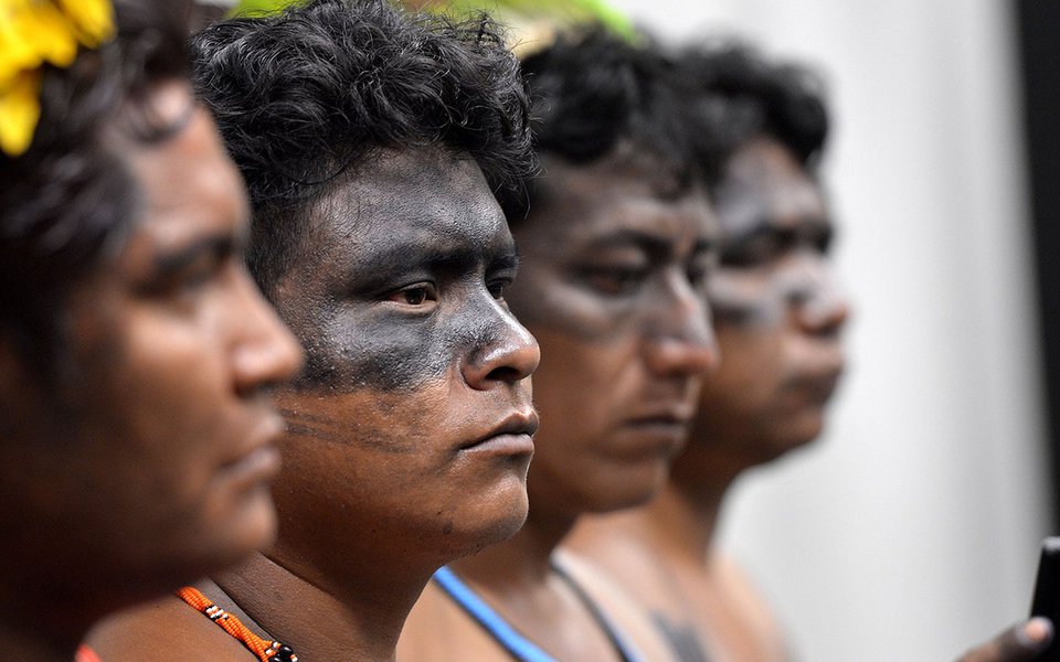 Índios participam da CPI da Funai e do Incra. Foto: Antonio Cruz/Agência Brasil