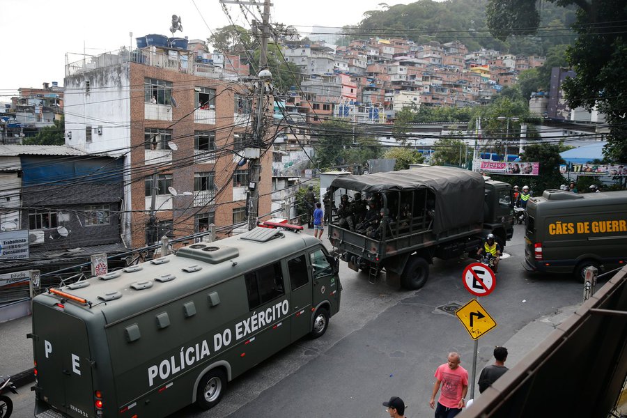 Rio de Janeiro - Militares fazem operação na favela da Rocinha após guerra entre quadrilhas rivais de traficantes pelo controle da área (Fernando Frazão/Agência Brasil)