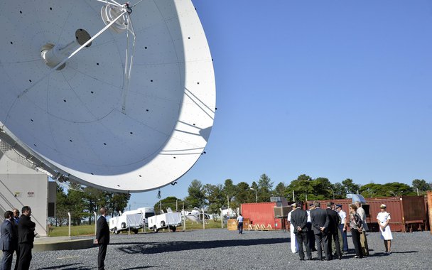 Brasília - Presidenta Dilma visita as obras de infraestrutura de solo para operação do Satélite Geoestacionário de Defesa e Comunicações Estratégicas, do Centro de Operações Espaciais-COPE/ VI Comar da Aeronáutica (José Cruz/Agência Brasil)