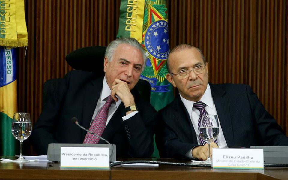 Bras�lia - O Presidente em exerc�cio Michel Temer e o Ministro da Casa Civil, Eliseu Padilha re�nem-se com governadores (Wilson Dias/Ag�ncia Brasil)