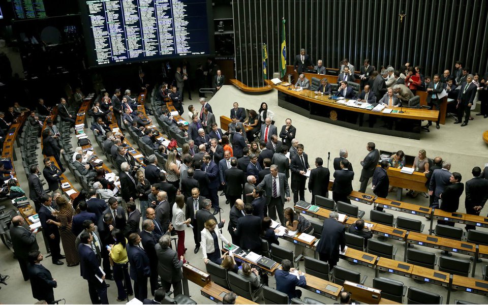 Brasília - Plenário da Câmara dos Deputados durante sessão para votar a Desvinculação das Receitas da União (DRU) até 2023 e reajustes salariais de servidores (Wilson Dias/Agência Brasil)