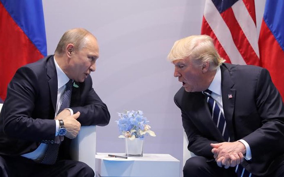 Presidente da Rússia, Vladimir Putin, e presidente dos EUA, Donald Trump. 07/07/2017 REUTERS/Carlos Barria
