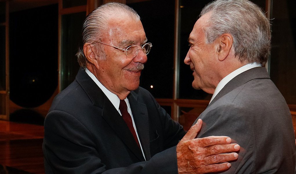 Brasília - A ex-senadora Roseane Sarney, José Sarney e o presidente Michel Temer durante jantar com a bancada do PMDB do Senado (Alan Santos/PR)