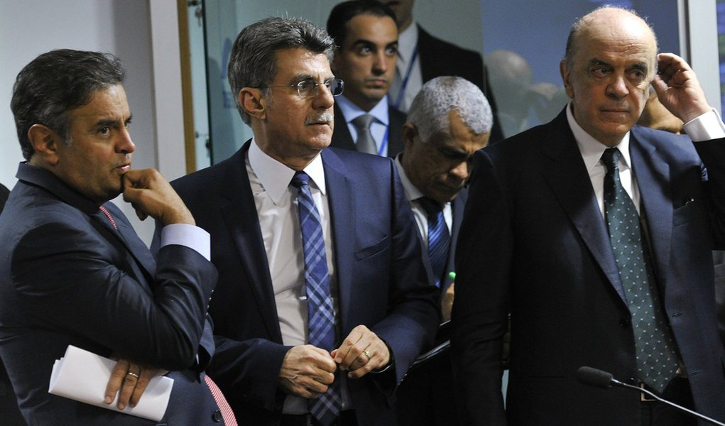  
senador Aécio Neves (PSDB-MG);
senador Romero Jucá (PMDB-RR);
senador José Serra (PSDB-SP)
 
