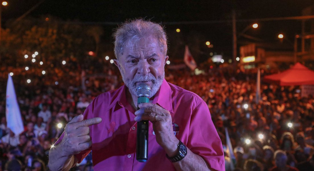 Lula na caravana em Minas