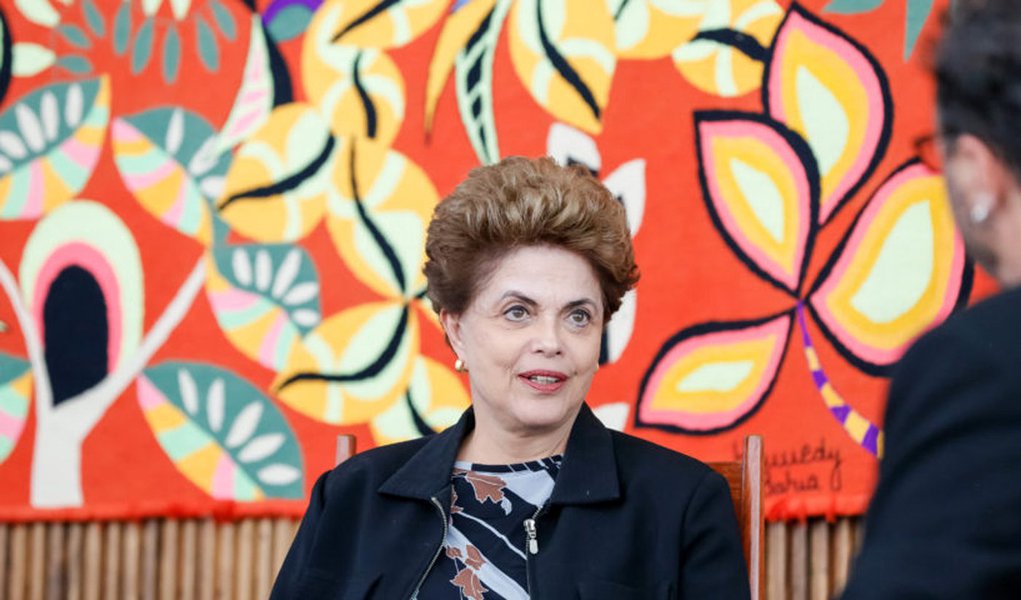 Brasília - DF, 02/08/2016. Presidenta Dilma Rousseff durante entrevista para Revista Fórum no Palácio da Alvorada. Foto: Roberto Stuckert Filho/PR