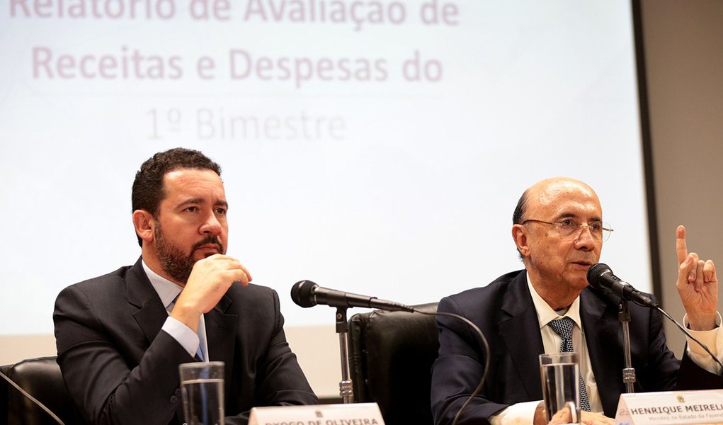 Brasília - Os ministros interino do Planejamento, Dyogo de Oliveira, e da Fazenda, Henrique Meirelles, apresentam o Relatório Bimestral de Avaliação de Receitas e Despesas Primárias (Wilson Dias/Agência Brasil)