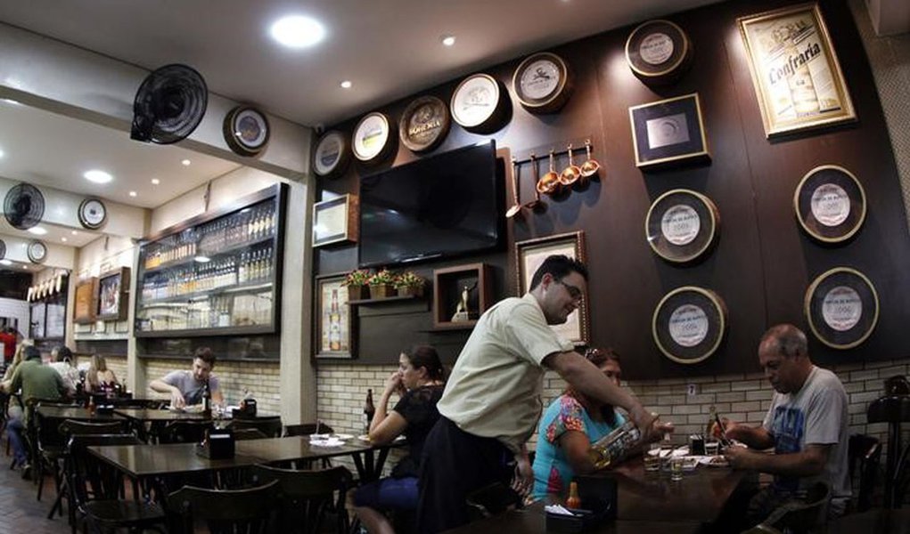 Restaurante no centro de Belo Horizonte. 11/04/2014 REUTERS/Washington Alves
