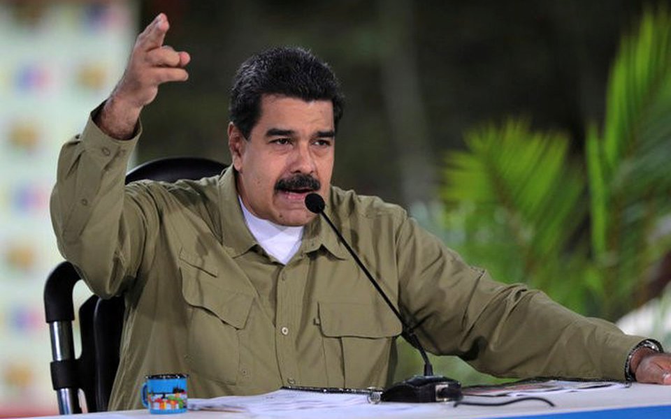 Presidente da Venezuela, Nicolás Maduro, fala durante transmissão semanal, em Caracas 06/08/2017 Palácio de Miraflores/Divulgação via REUTERS