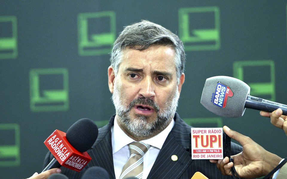 Brasília - Deputado Paulo Pimenta concede entrevista no Salão Verde da Câmara dos Deputados (Antonio Cruz/Agência Brasil)