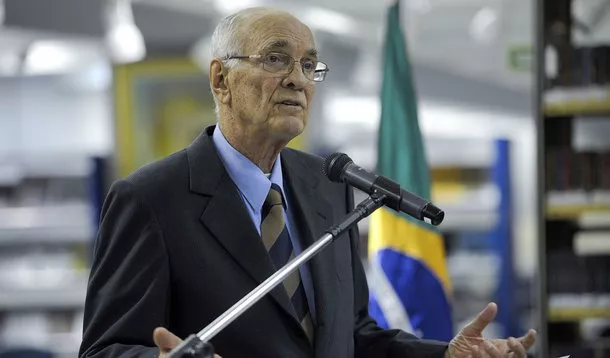 Morre Roberto Saturnino Braga, ex-prefeito do Rio, aos 93 anos