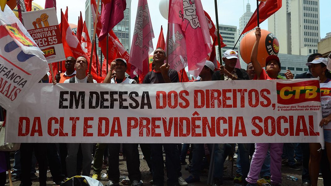 São Paulo - Ato do “Dia Nacional de Lutas, Mobilizações e Paralisações”, organizado pelas centrais sindicais Força, CUT, CTB, UGT, CGTB, Conlutas, Nova Central e Intersindical