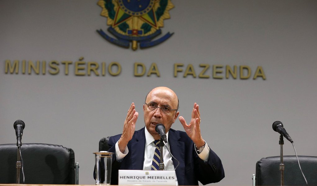 Brasília - O ministro da Fazenda, Henrique Meirelles, durante entrevista coletiva no ministério (Valter Campanato/Agência Brasil)