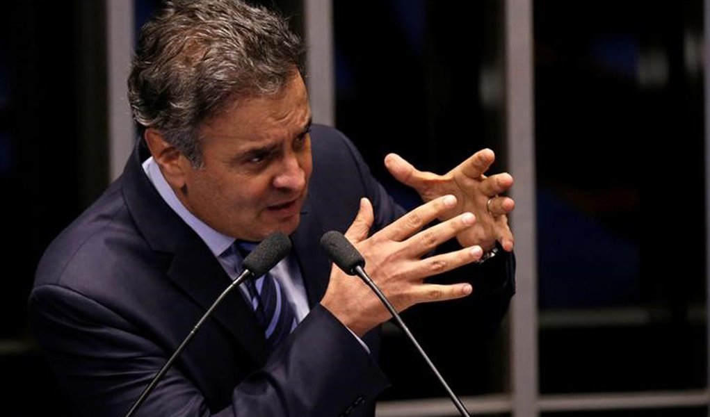 Senador Aécio Neves discursa no Senado em Brasília 12/05/2016 REUTERS/Ueslei Marcelino