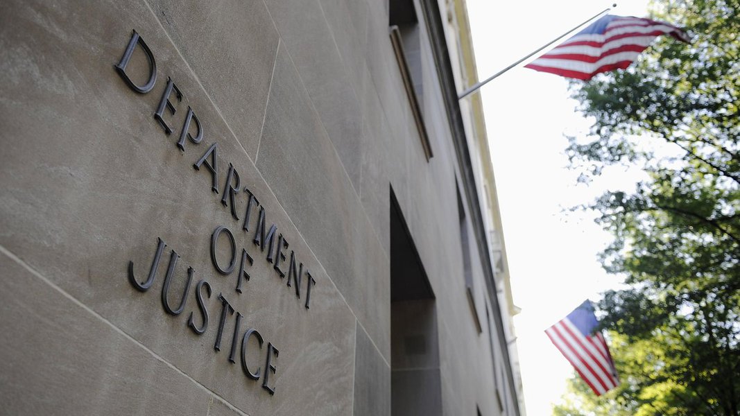 The exterior of the U.S. Department of Justice headquarters building in Washington, July 14, 2009. REUTERS/Jonathan Ernst (UNITED STATES) - RTR25O5F