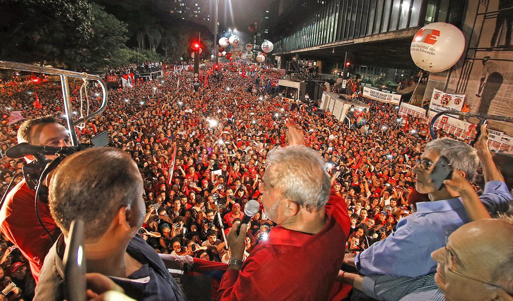 18/03/2016- São Paulo- SP, Brasil- Ex-presidente Lula, durante ato em defesa da democracia, na avenida Paulista. Foto: Ricardo Stuckert/ Instituto Lula