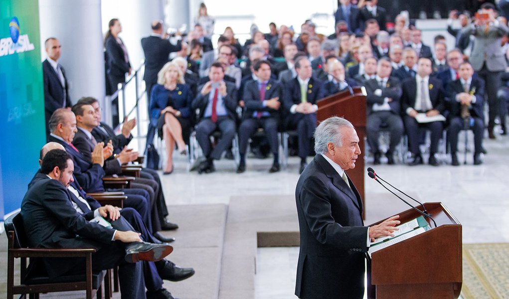 Brasília - DF, 30/06/2016. Presidente em Exercício Michel Temer durante encontro com representantes da Confederação das Associações Comerciais e Empresariais do Brasil - CACB. Foto: Beto Barata/PR