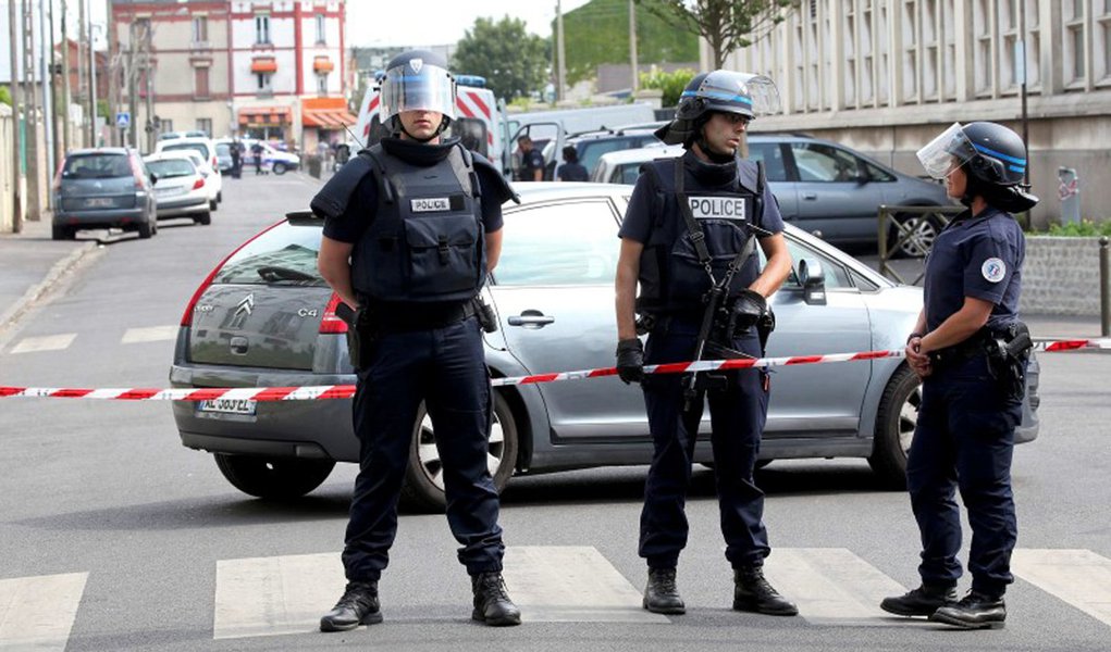 Policiais franceses vistos em Paris. 21/07/2016 REUTERS/Charles Platiau