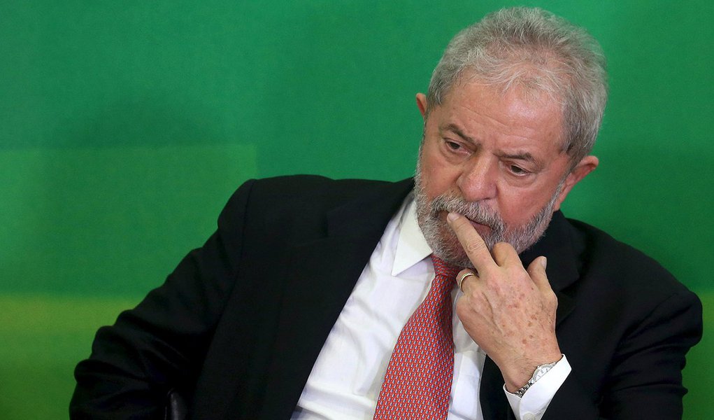 Brazil's former president Luiz Inacio Lula da Silva gestures during his appointment as chief of staff, at Planalto palace in Brasilia, Brazil, March 17, 2016. REUTERS/Adriano Machado