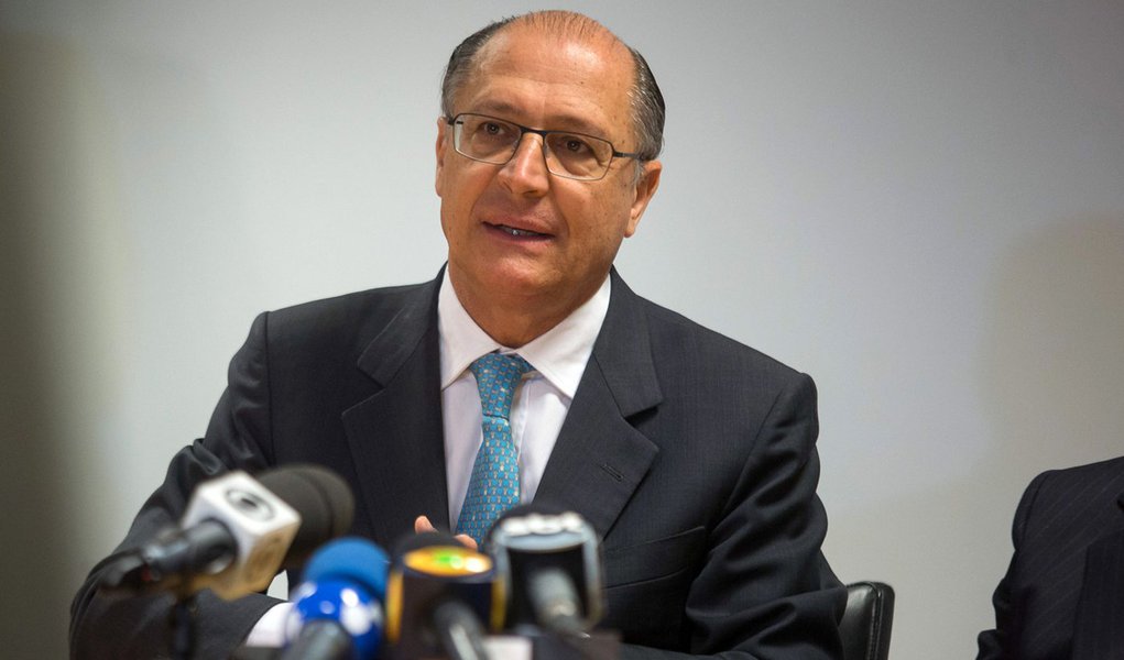O governador Geraldo Alckmin durante entrevista coletiva na OECD em Paris apos apresenta‹o da cidade de Sao Paulo para receber a Expo 2020. DATA: 12/06/2013 LOCAL: Paris/França FOTO: MASTRANGELO REINO/A2 FOTOGRAFIA