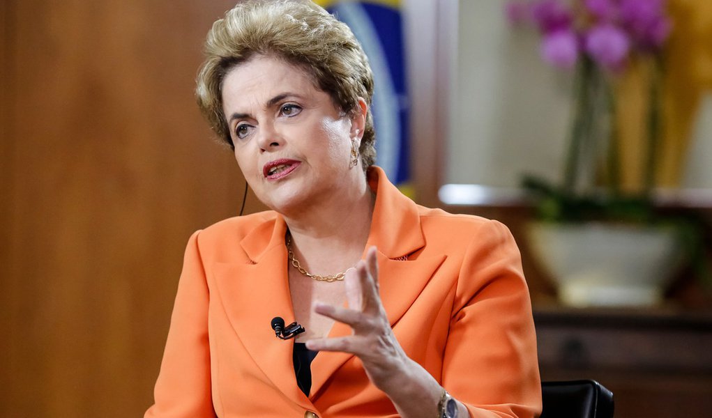 Brasília - DF, 04/05/2016. Presidenta Dilma Rousseff durante entrevista para BBC Londres no Palácio do Planalto. Foto: Roberto Stuckert Filho/PR
