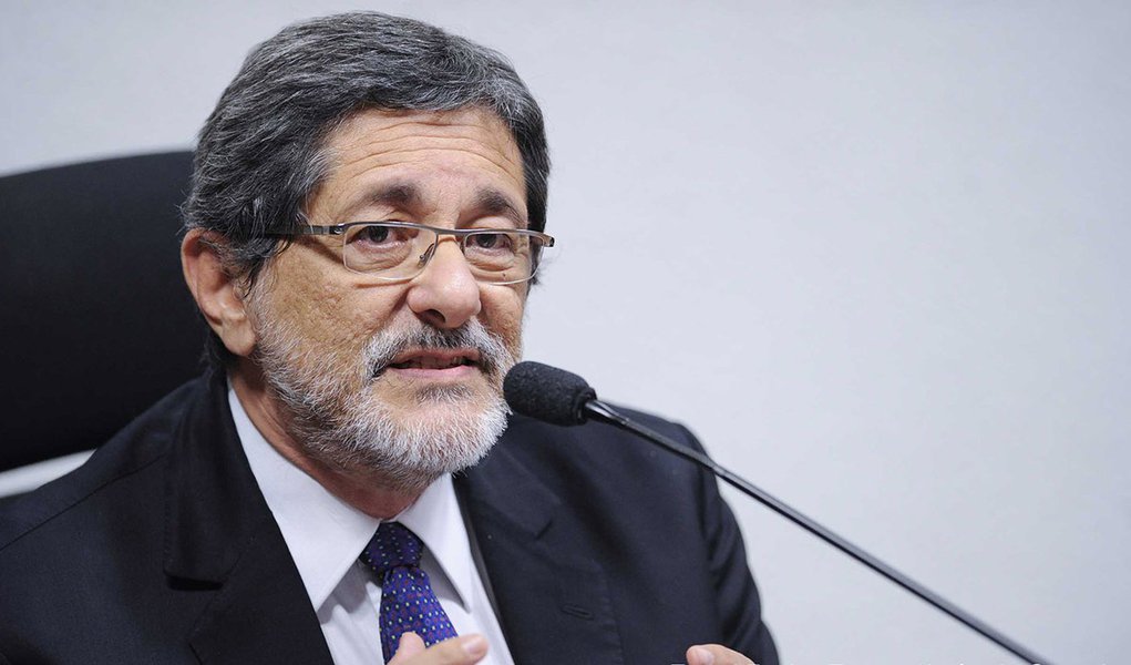 A CPI Mista da Petrobras ouve Sérgio Gabrielli, que presidiu a estatal de 2005 a 2012, em busca de esclarecimentos sobre a controversa compra da refinaria de Pasadena, no Texas (EUA)