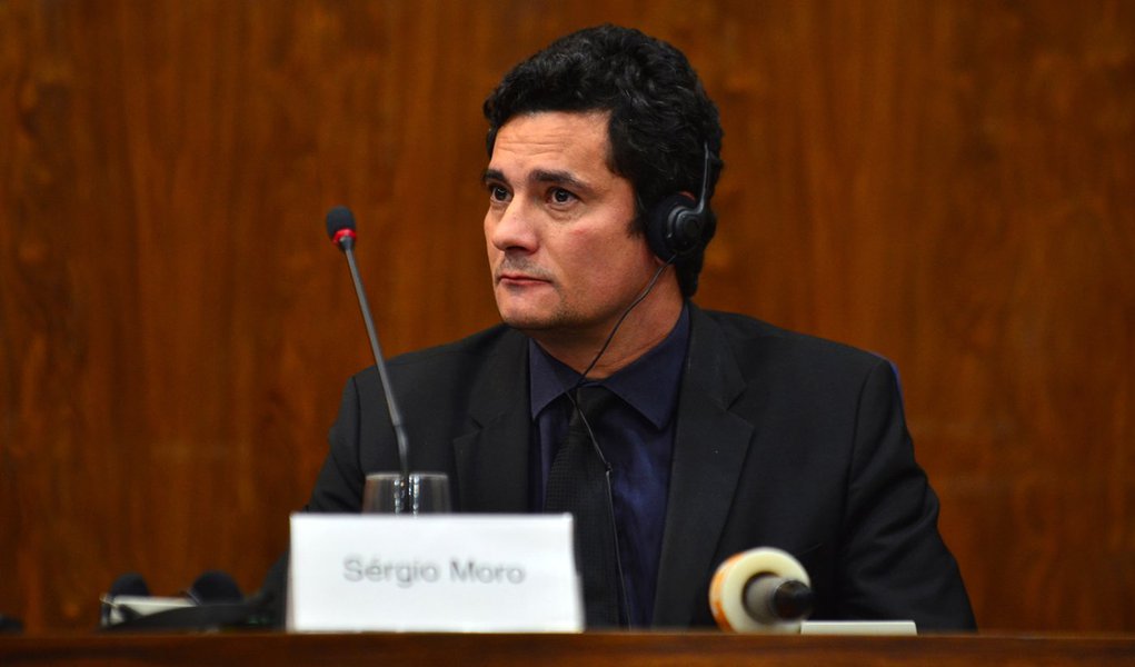 São Paulo - O juiz federal Sérgio Moro participa do simpósio Lava Jato e Mãos Limpas, realizado no auditório do Ministério Público Federal (Rovena Rosa/Agência Brasil)