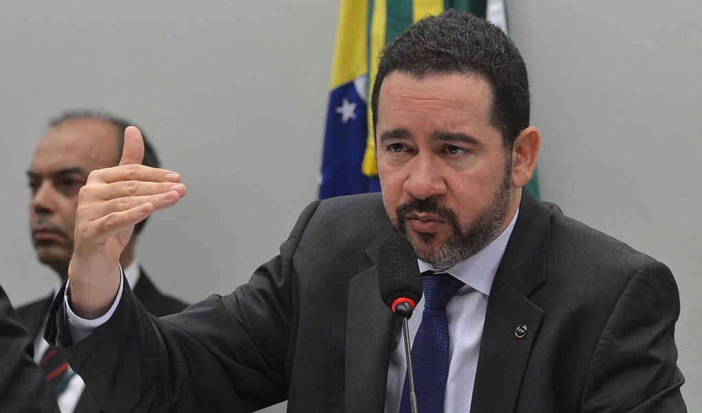 Brasília - O ministro interino do Planejamento, Dyogo de Oliveira, em audiência pública na Comissão Mista de Orçamento sobre o projeto da Lei de Diretrizes Orçamentárias (LDO) de 2017 (Antonio Cruz/Agência Brasil)