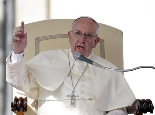 Papa Francisco fala na Praça São Pedro, no Vaticano. 24/2/2016. REUTERS/Max Rossi