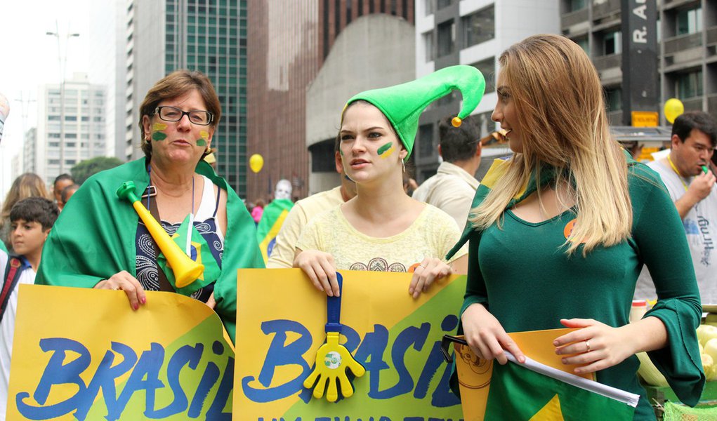 São Paulo- SP- Brasil- 13/03/2016- Manifestação contra a corrupção e pela saída da presidenta Dilma Roussef, na avenida Paulista. Foto: André Tambucci/ Fotos Públicas