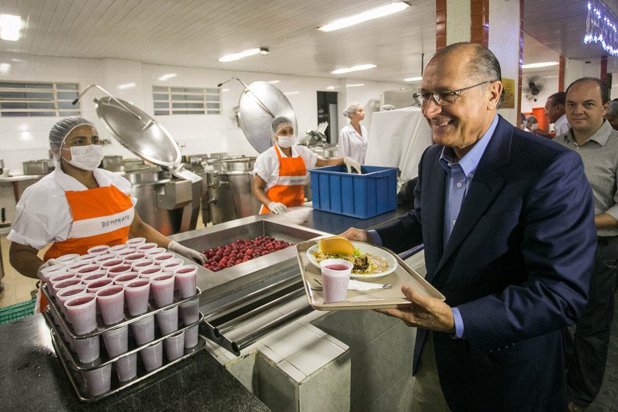 O governador Geraldo Alckmin durante o almoço de Natal do Restaurante Bom Prato. Data: 24/12/2014. Local: São Paulo/SP. Foto: Edson Lopes Jr/A2 FOTOGRAFIA