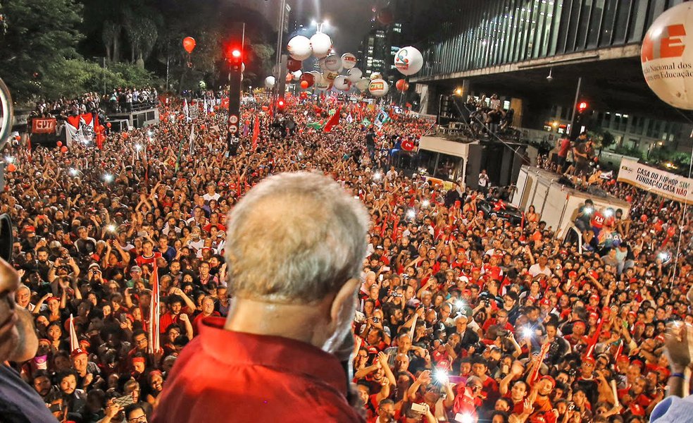18/03/2016- São Paulo- SP, Brasil- Ex-presidente Lula, durante ato em defesa da democracia, na avenida Paulista. Foto: Ricardo Stuckert/ Instituto Lula