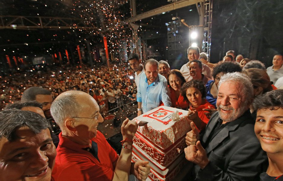 Rio de Janeiro- RJ- Brasil- 27/02/2016- O ex-presidente Luiz Inácio Lula da Silva esteve da festa de 36 anos do Partido dos Trabalhadores, no Rio de Janeiro