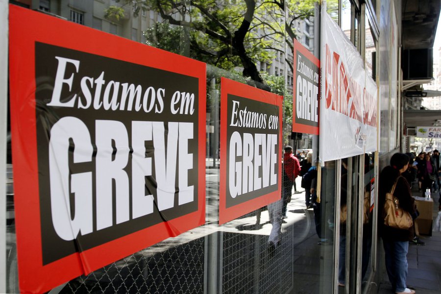 Porto Alegre, RS - 06.09.2016 Procon orienta consumidores sobre greve nos bancos Foto: Brayan Martins/ PMPA