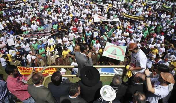 Bras�lia - Vaqueiros e trabalhadores de vaquejadas assistem missa na Esplanada dos minist�rios (Jos� Cruz/Ag�ncia Brasil)