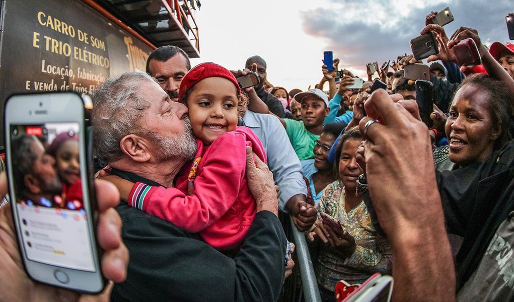 18/11/2016- Sumaré- SP, Brasil- Ex-presidente Lula durante visita à Vila Soma.Foto: Ricardo Stuckert/ Instituto Lula